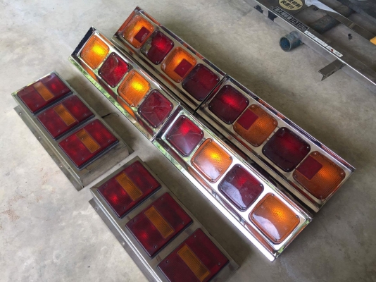 ไฟท้าย แท้ติดรถ HINO FUSO ISUZU ไฟท้าย แท้ติดรถ HINO FUSO ISUZU