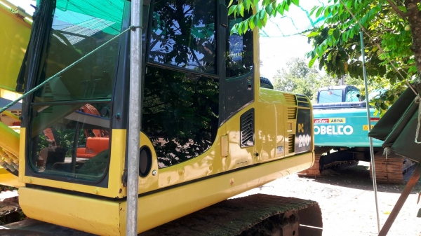 ขายด่วน!! Komatsu PC200-8 MO ไมล์ ชั่วโมง 12,000 สภาพสวยๆๆค่ะ