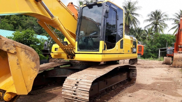 ขายด่วน!! Komatsu PC200-8 MO ไมล์ ชั่วโมง 12,000 สภาพสวยๆๆค่ะ