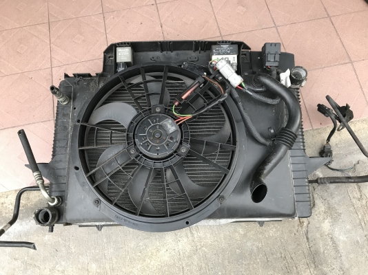 หม้อน้ำพร้อมพัดลมเเผงเเอร์ครบ VOLVO 850 เก่าญี่ปุ่นเเท้สภาพสวยครบๆ