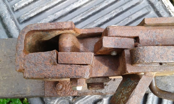 กรรไกรโยกตัดเหล็ก