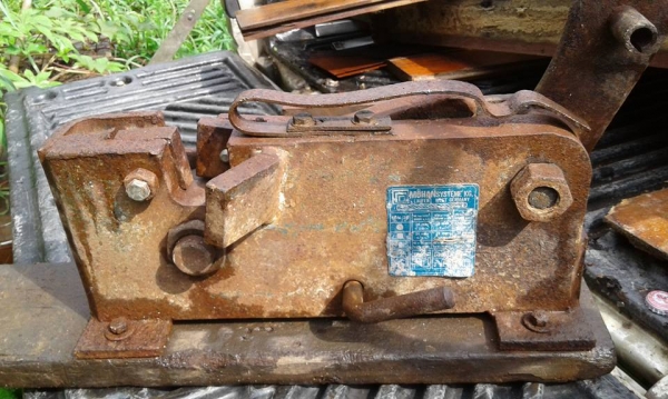 กรรไกรโยกตัดเหล็ก