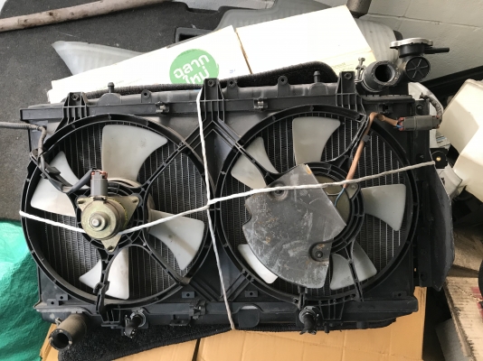 หม้อน้ำติดพัดลมเเผงเเอรครบ NISSAN B14 เก่าญี่ปุ่นเเท้สภาพสวย