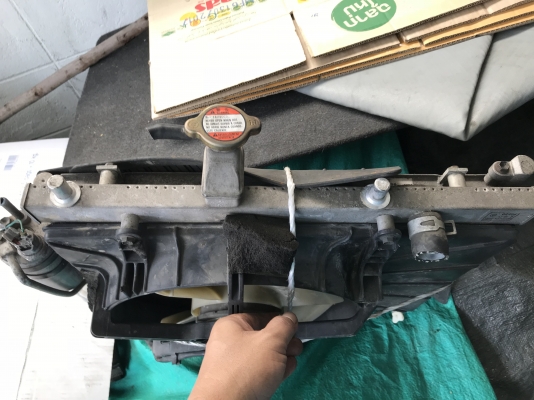 หม้อน้ำมิเนียมติดพัดลมเเผงเเอร์เก่าญี่ปุ่นเเท้สภาพสวย หม้อน้ำมิเนียมติดพัดลมเเผงเเอร์เก่าญี่ปุ่นเเท้สภาพสวย