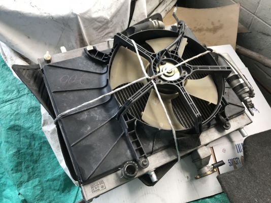 หม้อน้ำมิเนียมติดพัดลมเเผงเเอร์เก่าญี่ปุ่นเเท้สภาพสวย หม้อน้ำมิเนียมติดพัดลมเเผงเเอร์เก่าญี่ปุ่นเเท้สภาพสวย