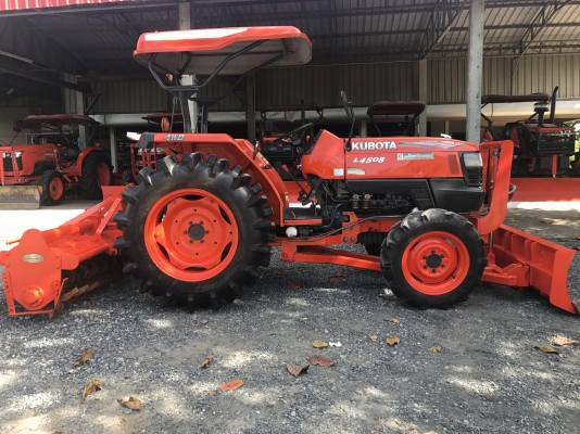 ขายรถไถคูโบต้า L4508(4WD)2เพลา   รถทำงาน 1,400 ชั่วโมง สภาพพร้อมใช้งานทุกระบบสมบูรณ์ ราคา 298,000 บาท โทร 081-9136451 คุนโบว์ ขายพร้อมอุปกรณ์ ใบมีดหน้าและโลเตอร์รีจอบหมุน