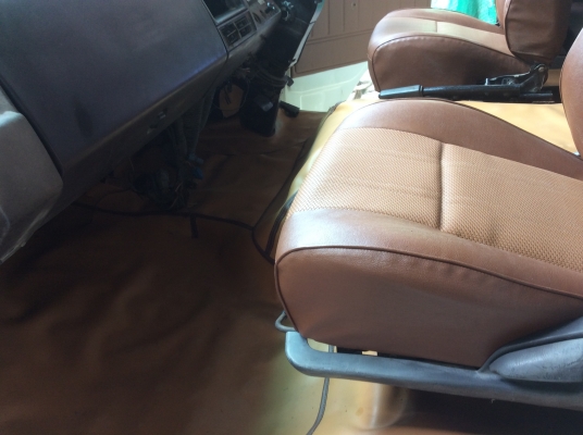 ขาย หัวสิบล้อ HINO f18 ทำสีใหม่ มีขาดีดหน้า-ขาคำ้หลัง เบาะใหม่ อุปกรณ์ครบ