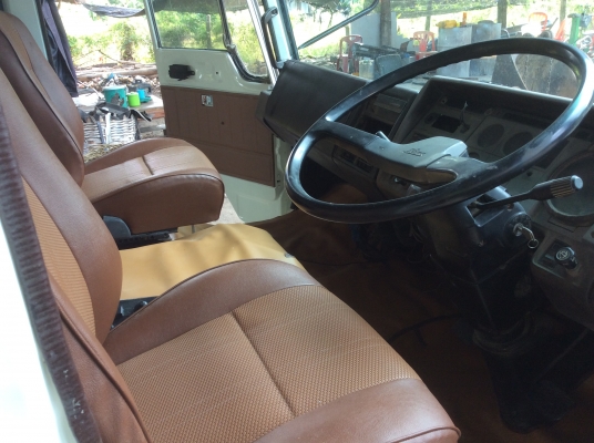 ขาย หัวสิบล้อ HINO f18 ทำสีใหม่ มีขาดีดหน้า-ขาคำ้หลัง เบาะใหม่ อุปกรณ์ครบ