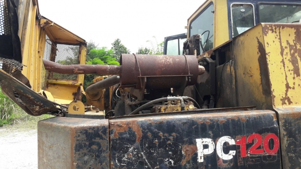 KOMATSU PC120-3 เครื่องปั้มช่วงล่างดี ใช้งานได้ดี อยู่หนองบัวลำภู ราคา280,000บ สนใจ 0835601591 หรือ 0903494058