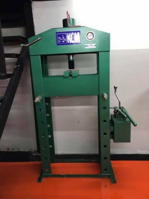 เลิกกิจการอู่ซ่อมรถ มีของมาขายหลายอย่าง เลิกกิจการอู่ซ่อมรถ มีของมาขายหลายอย่าง