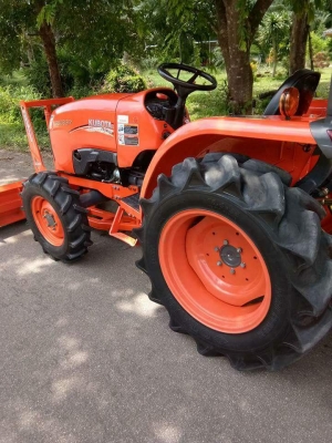 ขายคูโบต้า  L3608SP (4wd)  สภาพสวยๆนางงามเลยค่ะ รถเกรดเอ!! สีเดิมๆ  #ใช้งานน้อยเพียง323 ชม.  #มีอุปกรณ ์ดันหน้า(ของใหม่)➕หางตัดหญ้า(ใหม่) ขนาด 1.30 เมตร #เล่มทะเบียนพร้อม#บริการจัดส่งทั่วไทย???? #สนใจโทร082-298-9243 แม็ก