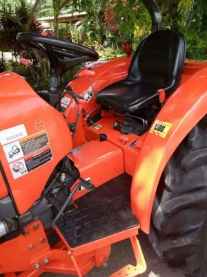 ขายคูโบต้า  L3608SP (4wd)  สภาพสวยๆนางงามเลยค่ะ รถเกรดเอ!! สีเดิมๆ  #ใช้งานน้อยเพียง323 ชม.  #มีอุปกรณ ์ดันหน้า(ของใหม่)➕หางตัดหญ้า(ใหม่) ขนาด 1.30 เมตร #เล่มทะเบียนพร้อม#บริการจัดส่งทั่วไทย???? #สนใจโทร082-298-9243 แม็ก