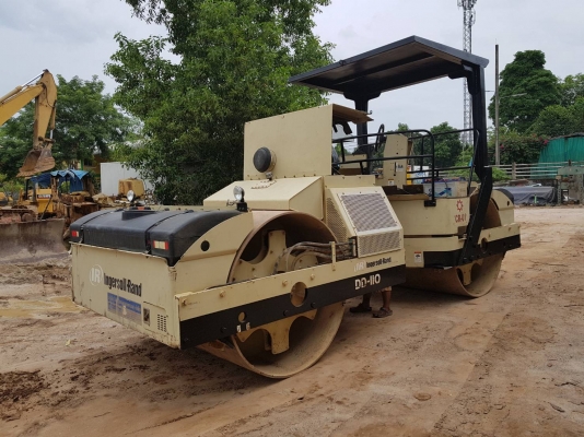 รถบดเบรกดาวน์ ราคา 1,200,000 ทำงาน 1988 ช.ม. สภาพสวยพร้อมใช้งาน 0872637446