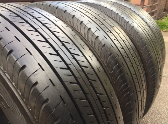 ยาง Bridgestone 215 70 15 กลางปี16 ดอกเต็ม ไม่มีปะ ใช้ยาว ราคาไม่แพง ยาง Bridgestone 215 70 15 กลางปี16 ดอกเต็ม ไม่มีปะ ใช้ยาว ราคาไม่แพง