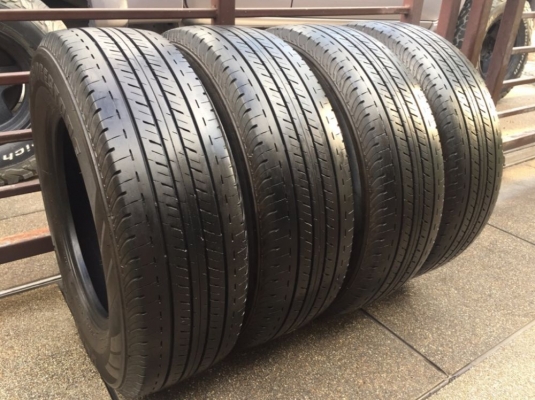 ยาง Bridgestone 215 70 15 กลางปี16 ดอกเต็ม ไม่มีปะ ใช้ยาว ราคาไม่แพง