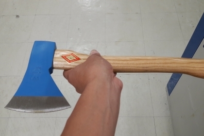 ขายขวานตราตาMade in Germany.ขนาด600กรัม ด้ามไม้ใหม่เก่าเก็บคมๆ