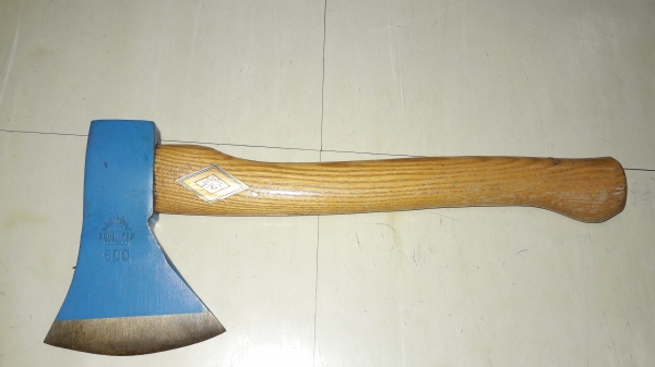 ขายขวานตราตาMade in Germany.ขนาด600กรัม ด้ามไม้ใหม่เก่าเก็บคมๆ