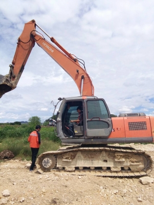 ขายด่วน!! Hitachi ZX200-1 ไมล์ ชม. 10,973 สภาพพร้อมใช้ค่ะ