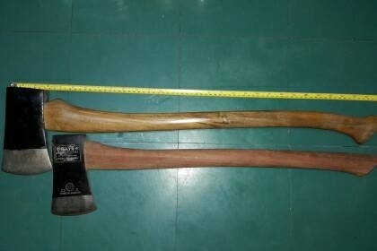 ขายขวานตราเพชร3ปอนงานเก่า40ปี ด้ามไม้นนทองเหลามือสวยๆใหญ่