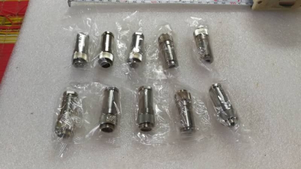 10อัน 200บ.ส่งฟรี083-2000058 LINE ID: line832923 Connector ของใหม่แบบสวมชนิด 6 พิน โครงสร้างโลหะแข็ง