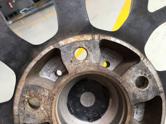 ล้อ PIAA 18" + ยางใหม่ 18000