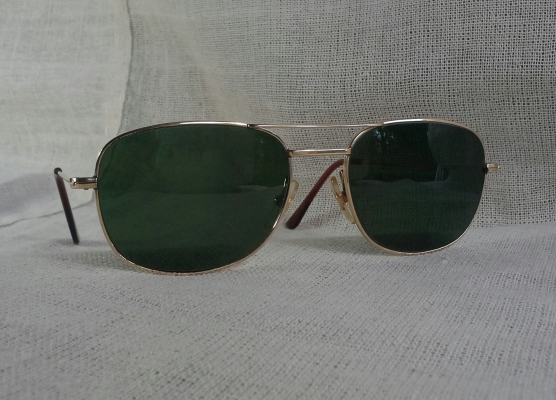 แว่นตาเฟรนช์โกลฟิลด์ 14 K ยุค &#039;60s โมเดล &#039;สี่เหลี่ยมผืนผ้า - นักบิน&#039; ราคาพิเศษ ! Vint