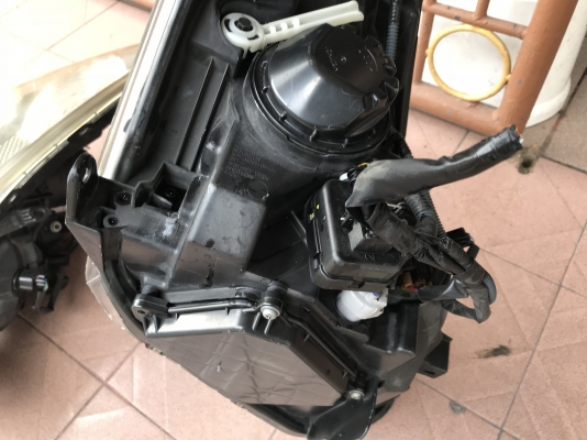 ไฟหน้า WISH ตัวไมเนอรซีน่อนเเท้เก่าญี่ปุ่นขามีหัก1ข้างตามรูปเชื่อมได้ครับ ไฟหน้า WISH ตัวไมเนอรซีน่อนเเท้เก่าญี่ปุ่นขามีหัก1ข้างตามรูปเชื่อมได้ครับ