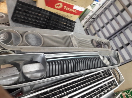 ขาย กระจังหน้าใหม่เก่าเก็บ ????Toyopet mark ll  ขาย3000-฿ ????Datsun 160j ขาย2500-฿ สนใจสอบถามได้☎081-791-5677 พิกัดบางกะปิ กทม.