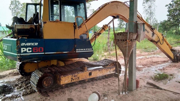 โคมัสสึ 60-5 พร้อมใช้ 320000 ต่อรอง 0847097532 โคมัสสึ 60-5 พร้อมใช้ 320000 ต่อรอง 0847097532