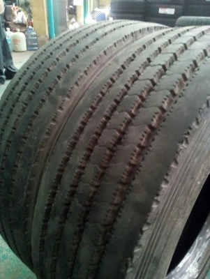 ยางรถบรรทุก RADIAL 215-75R17.5 MAXXIS UR-275 ปี15. มี 2 เส้น โทร.081-427-3941
