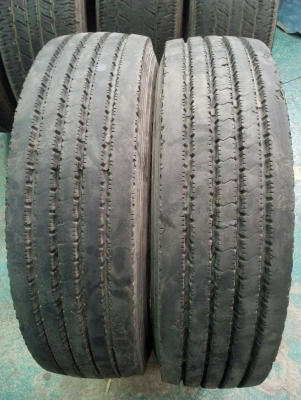 ยางรถบรรทุก RADIAL 215-75R17.5 MAXXIS UR-275 ปี15. มี 2 เส้น โทร.081-427-3941