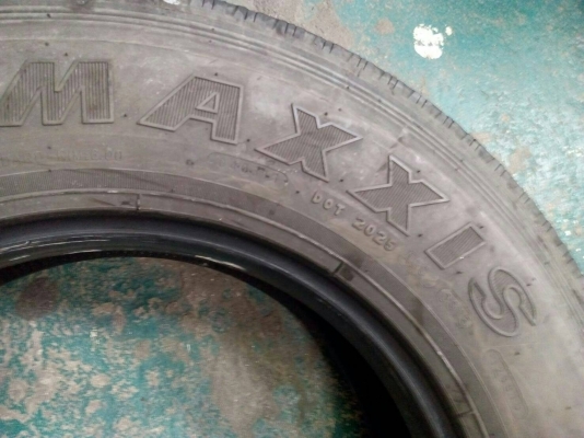 ยางรถบรรทุก RADIAL 215-75R17.5 MAXXIS UR-275 ปี15. มี 2 เส้น โทร.081-427-3941