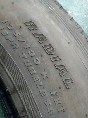 ยางรถบรรทุก RADIAL 215-75R17.5 MAXXIS UR-275 ปี15. มี 2 เส้น โทร.081-427-3941