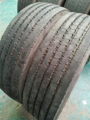 ยางรถบรรทุก RADIAL 215-75R17.5 MAXXIS UR-275 ปี15. มี 2 เส้น โทร.081-427-3941