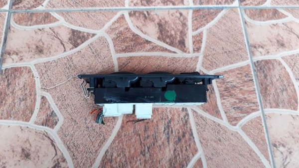 สวิตช์ กดกระจกข้างขวา TOYOTA CADINA มือสองจากญี่ปุ่น