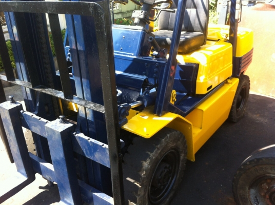 ขายรถยก โฟล์คลิฟท์ komatsu FD30-11 เสา 4.5
