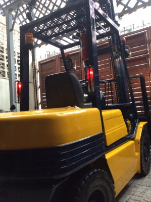 ขายรถยก โฟล์คลิฟท์ komatsu FD30-11 เสา 4.5