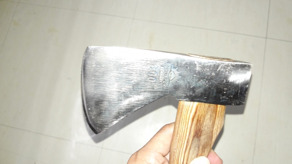 ขายขวานตราตาMade in Germany.ขนาด600กรัม ด้ามไม้