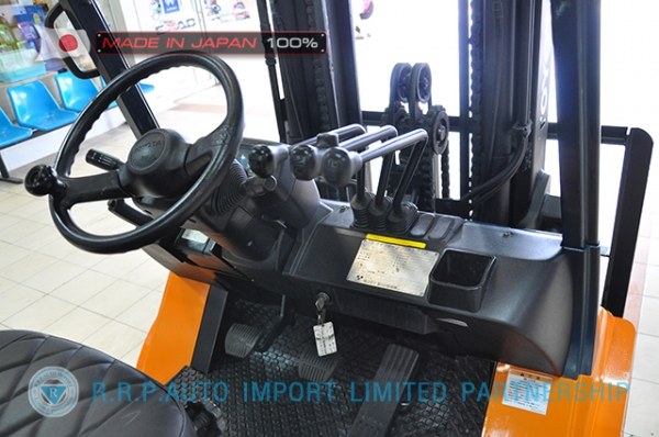 ขายรถโฟล์คลิฟท์มือสอง TOYOTA รุ่น 7FD30-18509 นำเข้าจากประเทศญี่ปุ่น 100\% ไม่เคยใช้งานในไทย