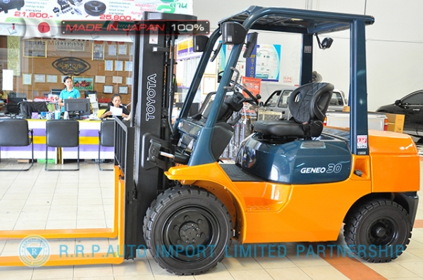 ขายรถโฟล์คลิฟท์มือสอง TOYOTA รุ่น 7FD30-18509 นำเข้าจากประเทศญี่ปุ่น 100\% ไม่เคยใช้งานในไทย