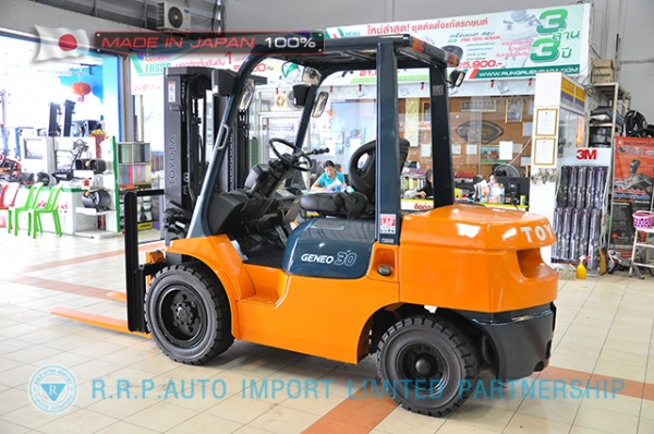 ขายรถโฟล์คลิฟท์มือสอง TOYOTA รุ่น 7FD30-18509 นำเข้าจากประเทศญี่ปุ่น 100\% ไม่เคยใช้งานในไทย