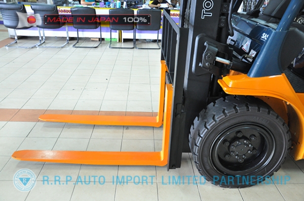 ขายรถโฟล์คลิฟท์มือสอง TOYOTA รุ่น 7FD30-18509 นำเข้าจากประเทศญี่ปุ่น 100\% ไม่เคยใช้งานในไทย