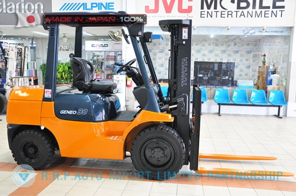 ขายรถโฟล์คลิฟท์มือสอง TOYOTA รุ่น 7FD30-18509 นำเข้าจากประเทศญี่ปุ่น 100\% ไม่เคยใช้งานในไทย