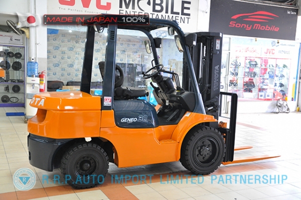 ขายรถโฟล์คลิฟท์มือสอง TOYOTA รุ่น 7FD30-18509 นำเข้าจากประเทศญี่ปุ่น 100\% ไม่เคยใช้งานในไทย