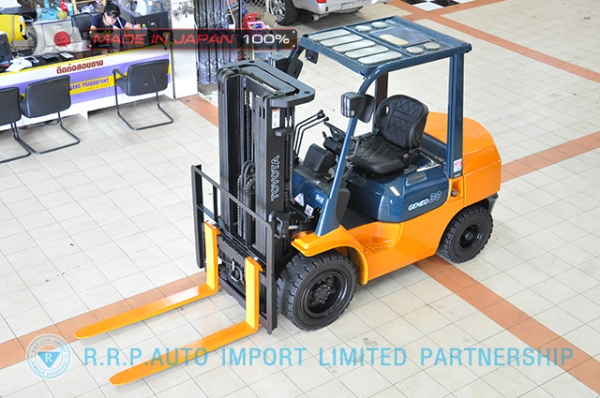 ขายรถโฟล์คลิฟท์มือสอง TOYOTA รุ่น 7FD30-18509 นำเข้าจากประเทศญี่ปุ่น 100\% ไม่เคยใช้งานในไทย