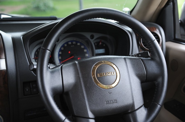 MU-7 ออโต้ 4x4 รุ่นท๊อปสุด *ปิดการขาย