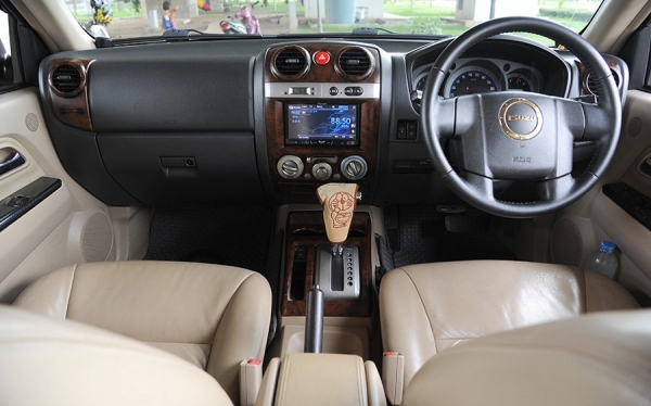 MU-7 ออโต้ 4x4 รุ่นท๊อปสุด *ปิดการขาย