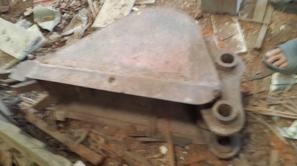 ขายถูก แบคโฮ MITSUBISHI MXR 35 (รถใช้ใานได้ปกติ จอดใว้)  ด่วน 081-1841924