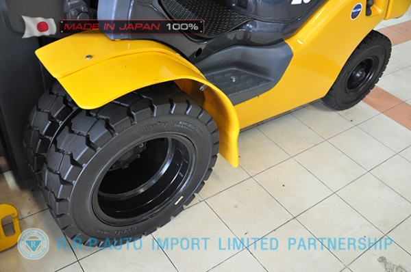 ขายรถโฟล์คลิฟท์มือสอง KOMATSU รุ่น FD20HT-15-572533 นำเข้าจากประเทศญี่ปุ่น 100\% ไม่เคยใช้งานในไทย