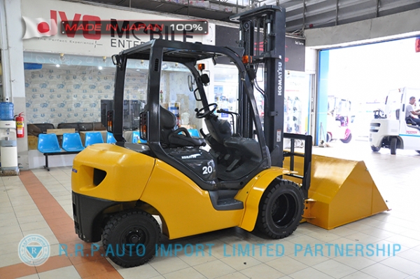 ขายรถโฟล์คลิฟท์มือสอง KOMATSU รุ่น FD20HT-15-572533 นำเข้าจากประเทศญี่ปุ่น 100\% ไม่เคยใช้งานในไทย